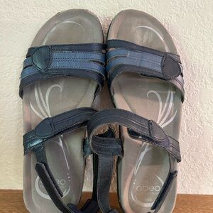 Abeo  Navy Sandals